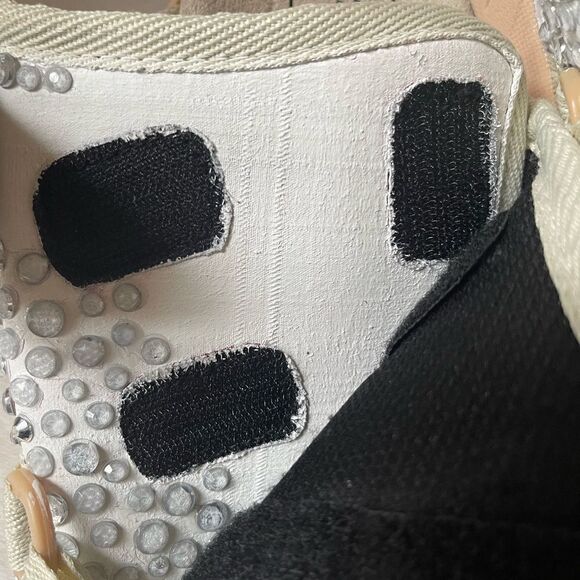 Beyond the edge of the world Beige slides sandals rhinestones accents SZS ,W10 - Picture 9 of 10